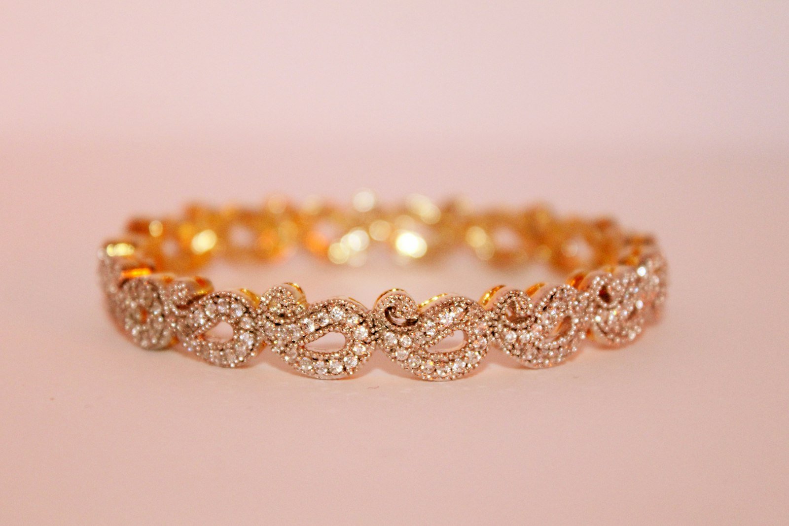Elegant gold jewellery details